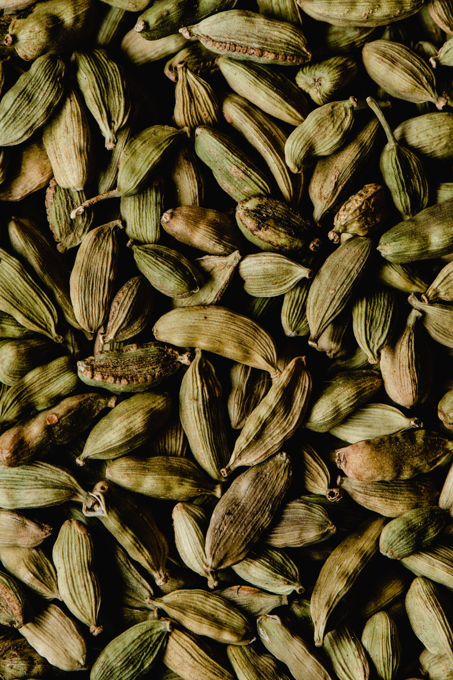 Organic Cardamom: Origin, Flavor and How to Use It