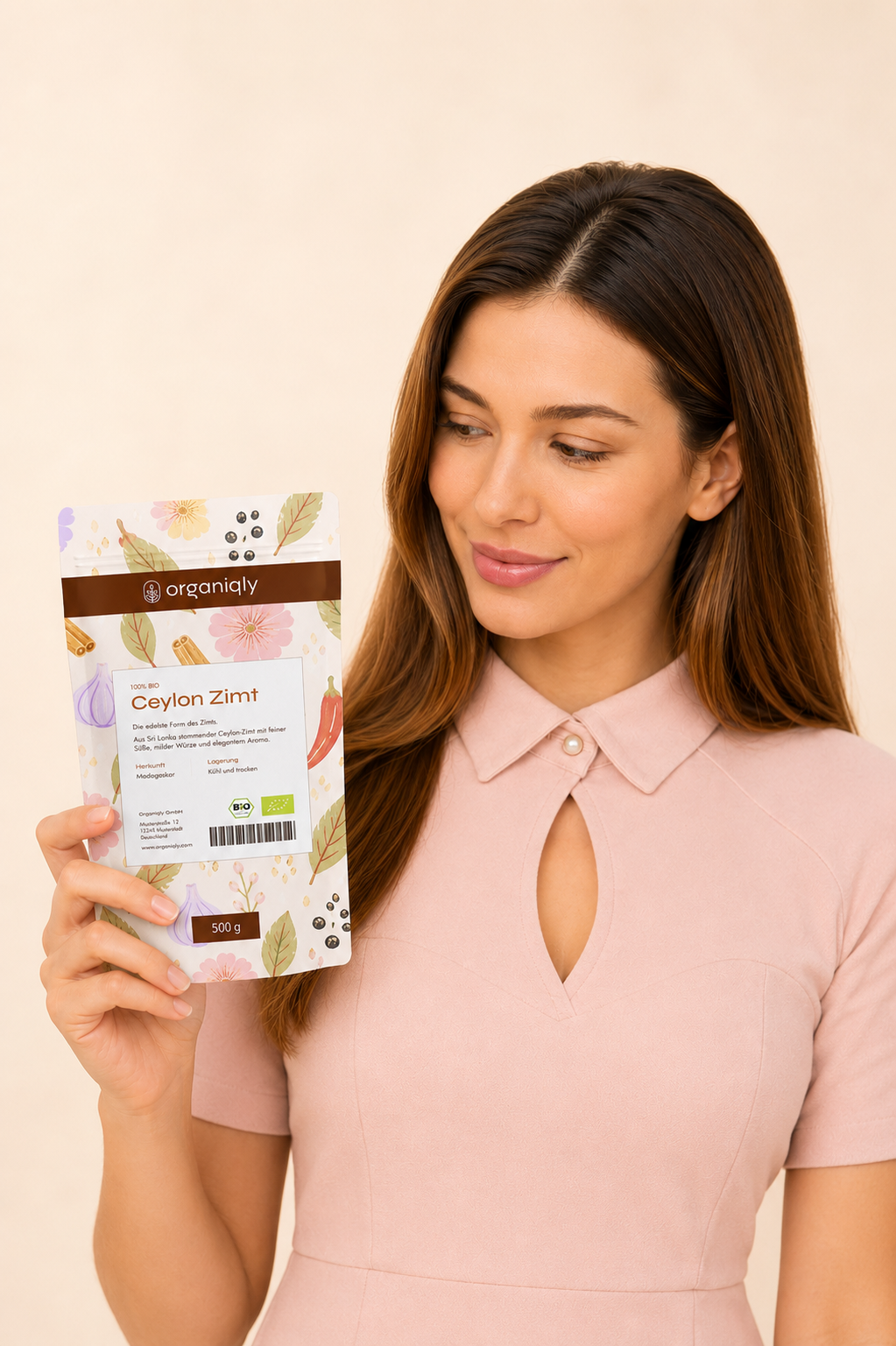 Woman holding Organiqly organic Ceylon cinnamon packaging