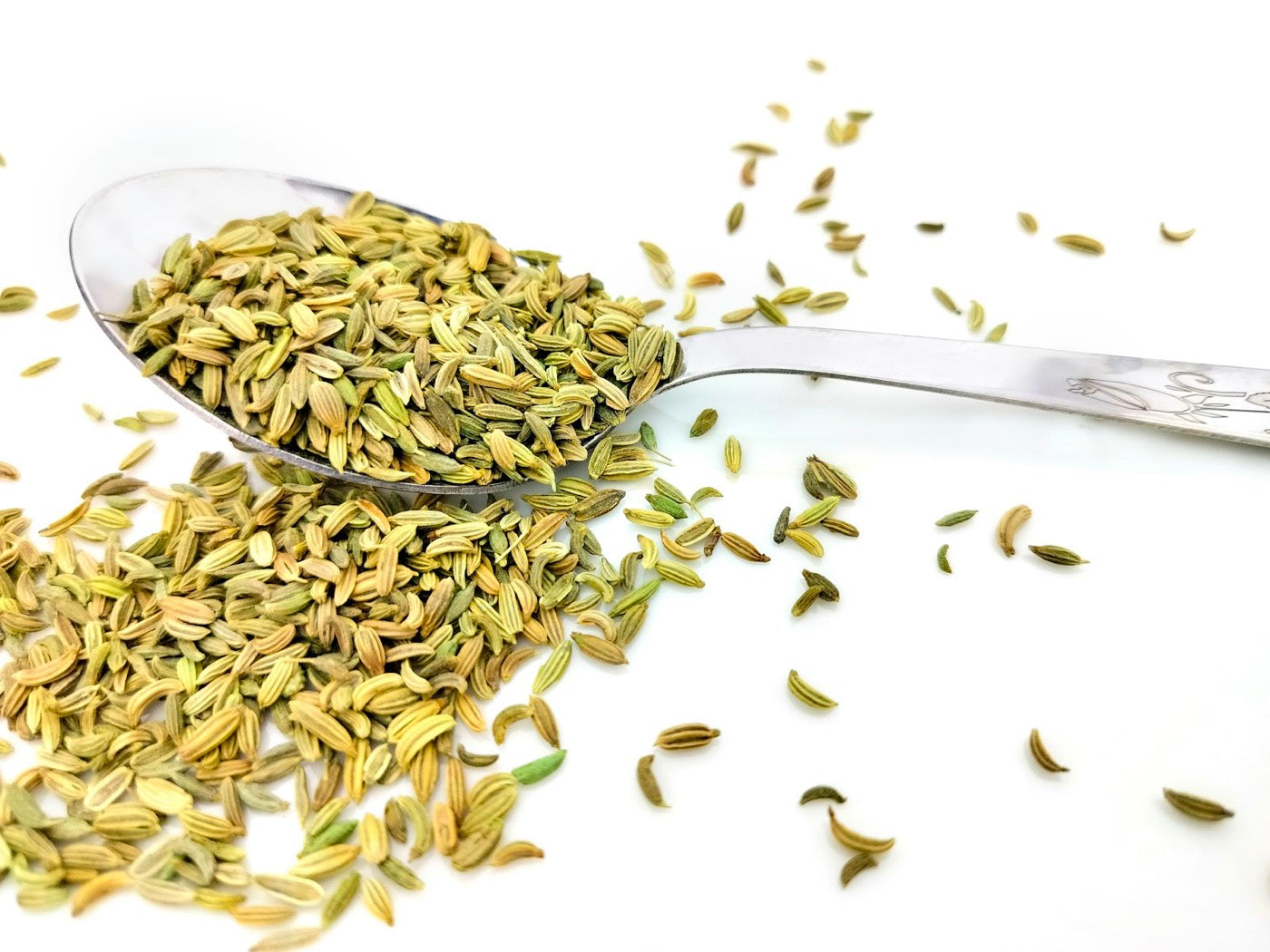 Graines de cumin sur une cuillère