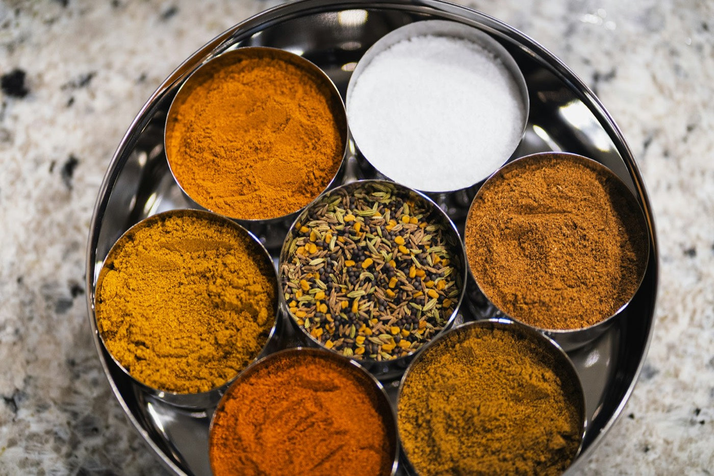 Spice tray with ground spices